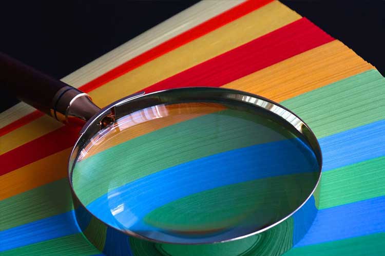 Colors magnifying glass