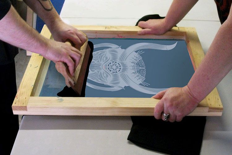 Screen printing with frame