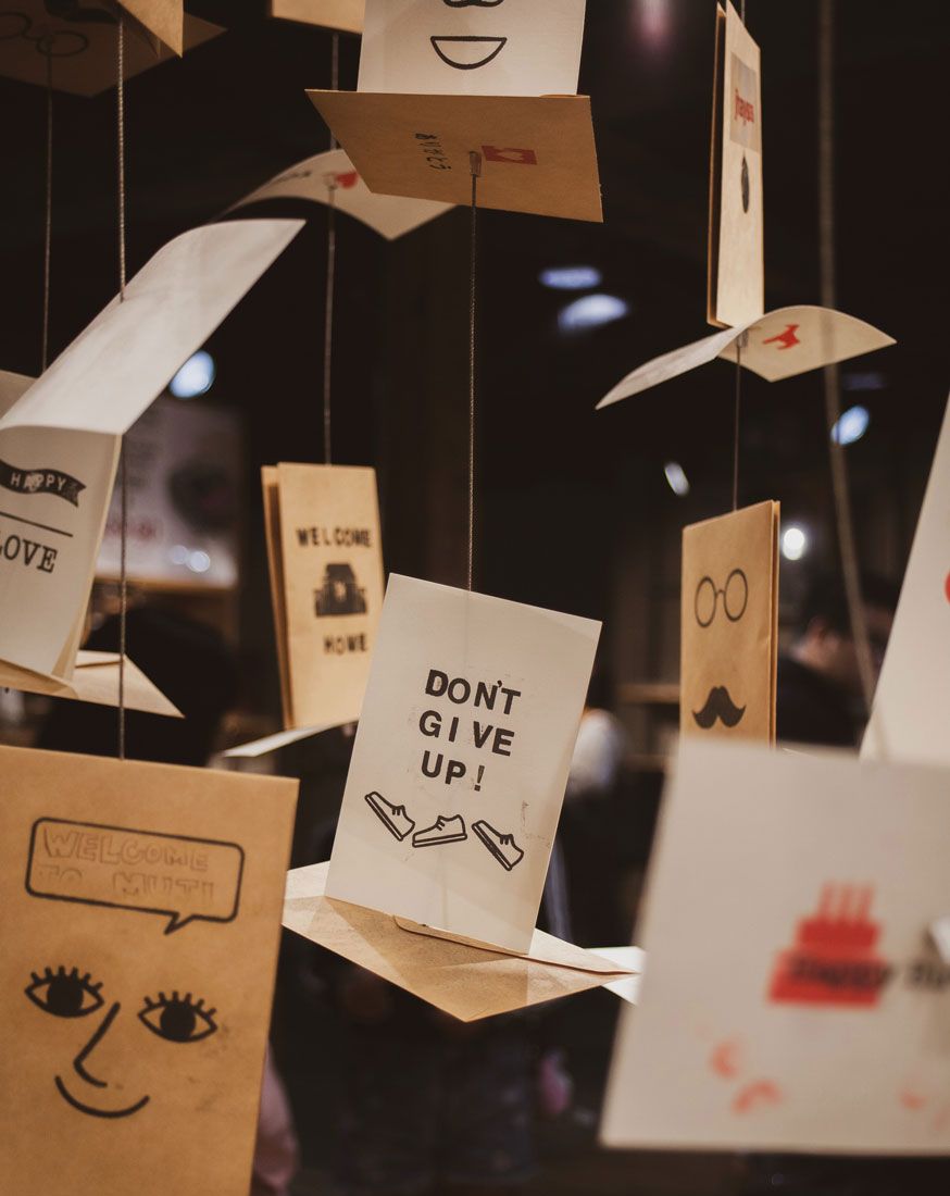 Stationery hanging messages