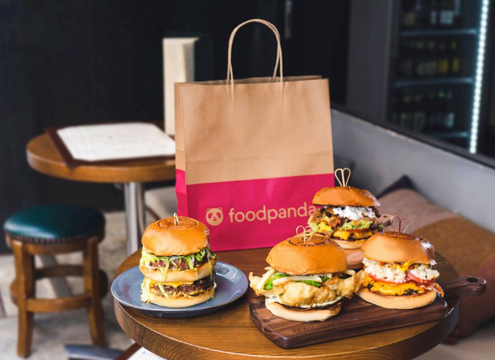 Food Panda kraft paper bag with twisted handle and burgers