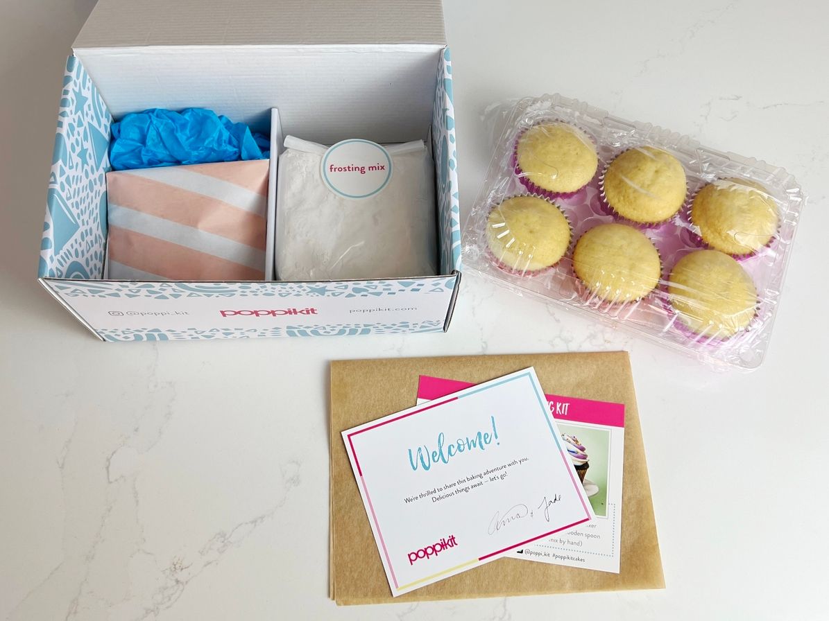 Poppikit Mailer Box with Dividers for Cupcakes
