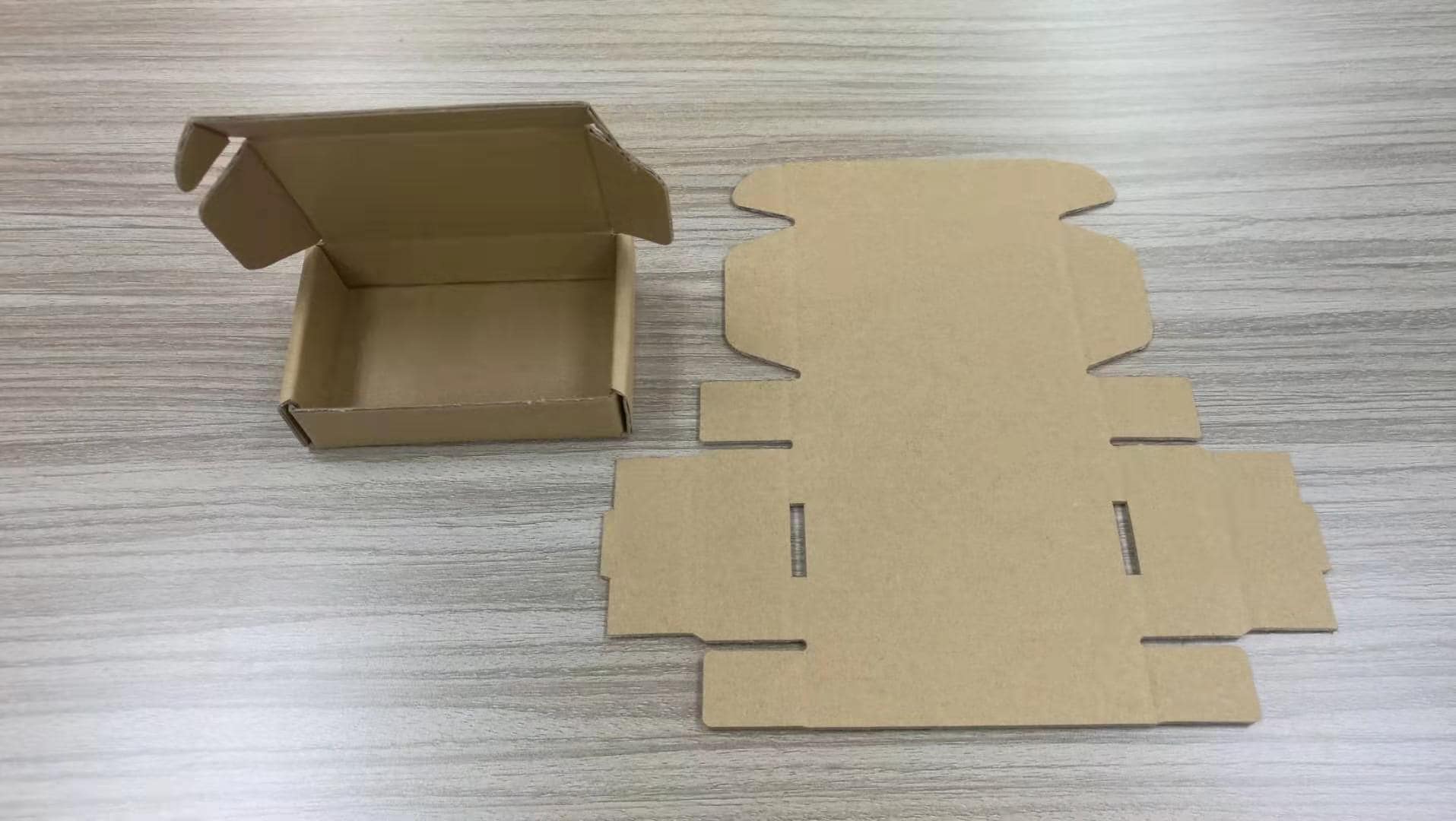 Structural Sample Kraft Mailer Box